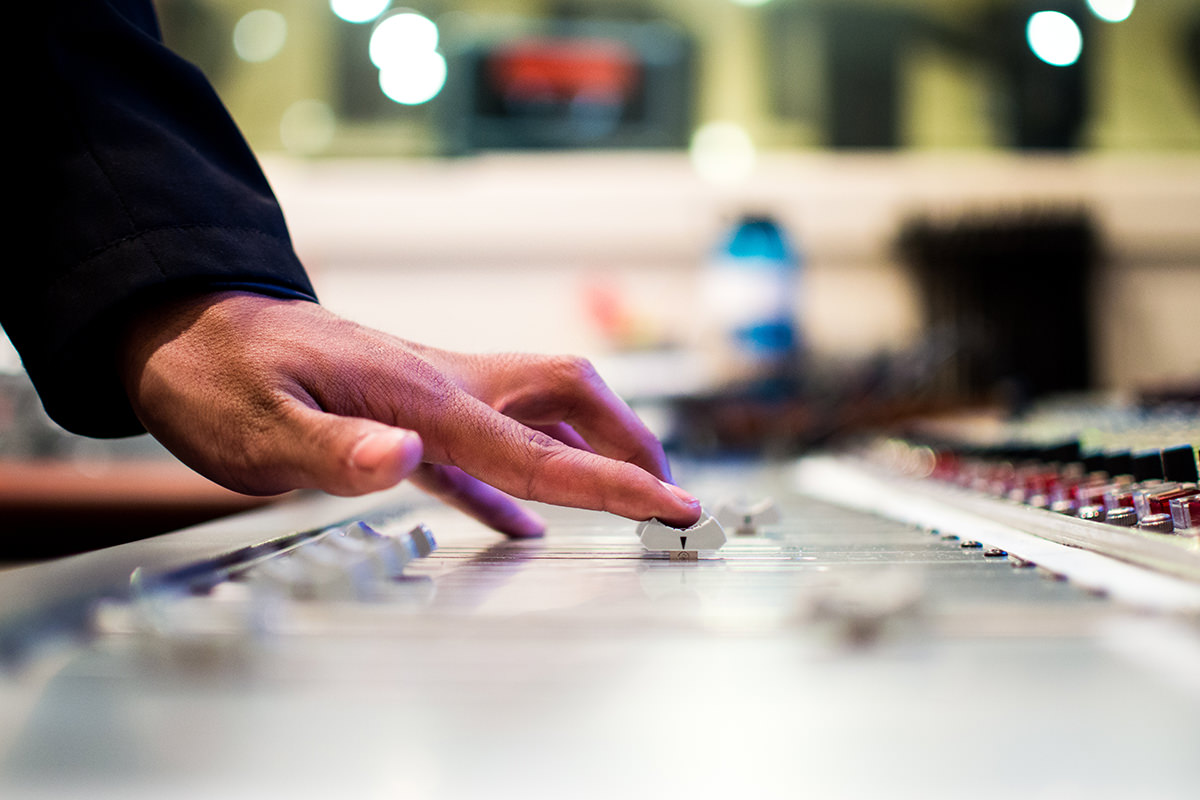 Audio Mixing Console 1 Audio Mixing Console 1